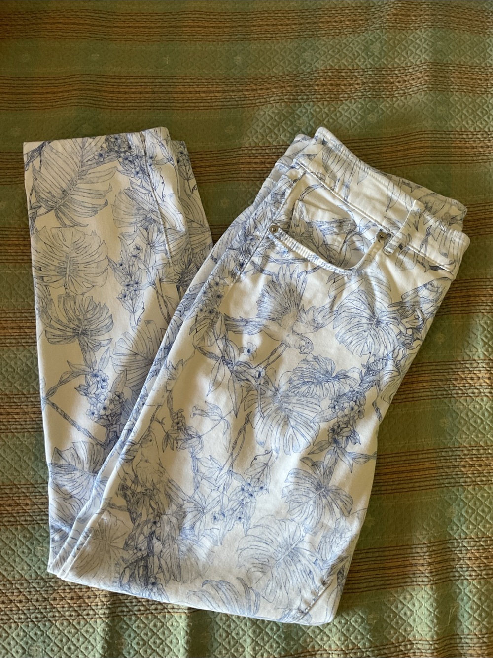 Tommy Bahama Women’s Blue Botanical Parrot Straight Leg Stretch Pants Size 10
